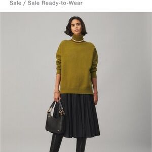 Tory Burch Oversized green turtleneck neck sweater.